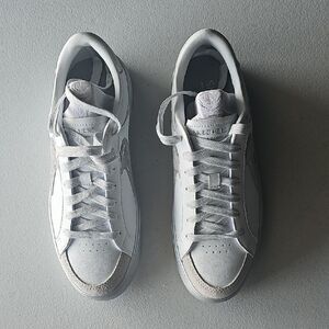 Skechers Silver and White Sneakers Classic Low-Top Design